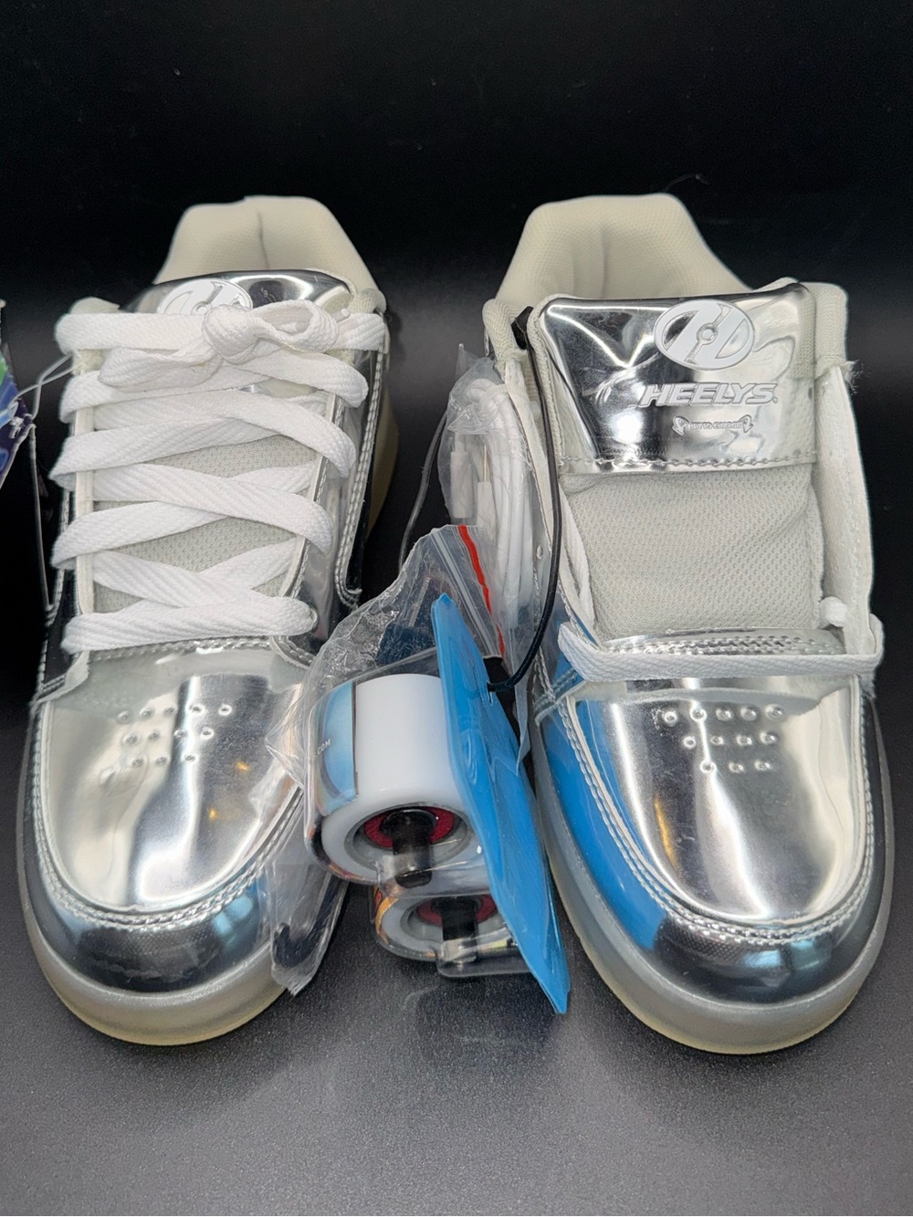 Heelys Premium 1 Lo Silver Chrome Light-Up Wheels Sneakers Y5 Women 6